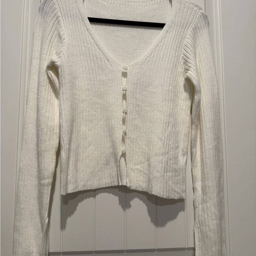 White Ribbed Button-Up Cardigan Top - Picture 2 of 8